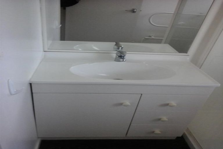 Photo of property in 14 Harmel Road, Glendene, Auckland, 0602