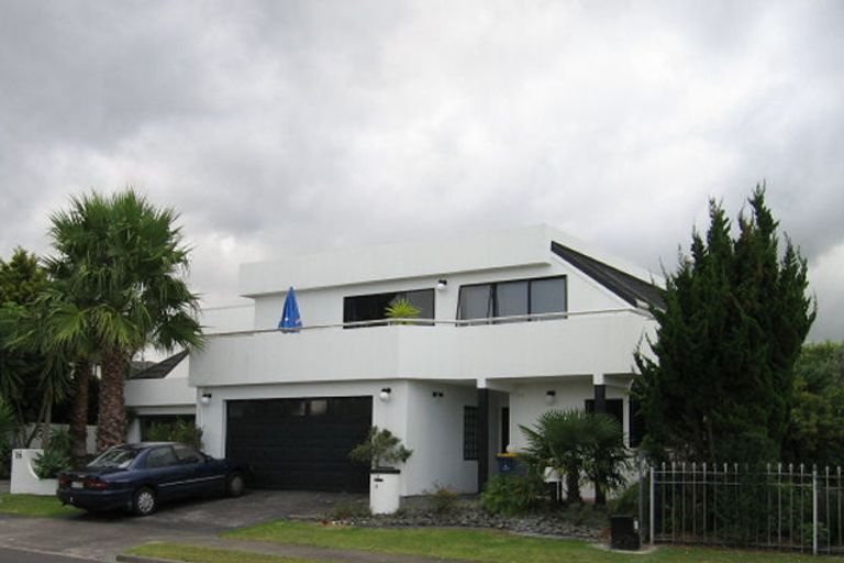 Photo of property in 2/12 Renoir Street, West Harbour, Auckland, 0618