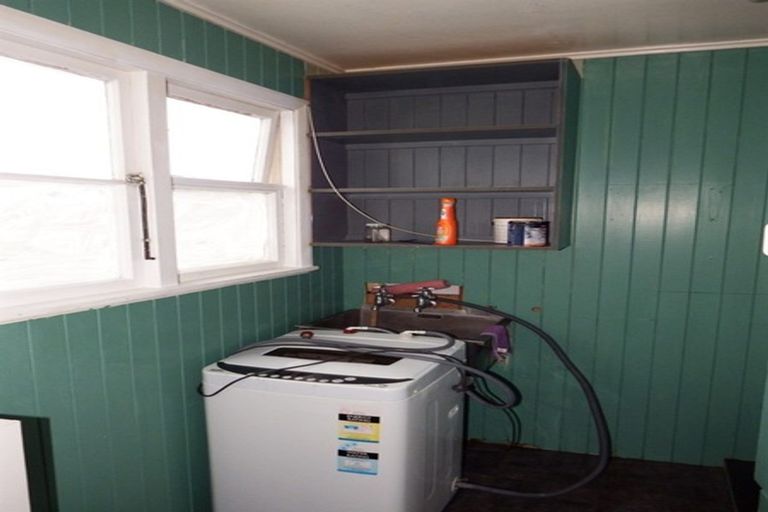 Photo of property in 2 Lambert Street, Marton, 4710