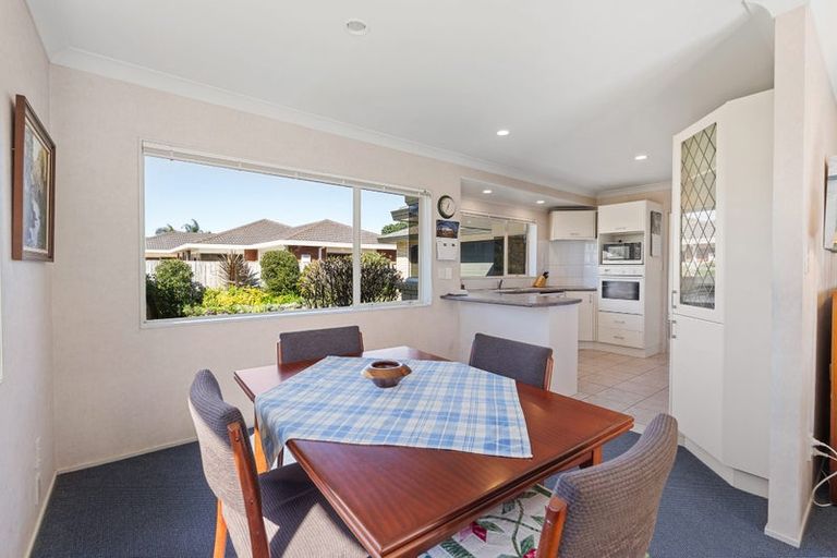 Photo of property in 40 Settlers Grove, Orewa, 0931