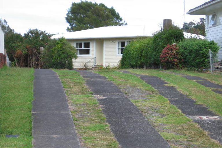 Photo of property in 13 La Rosa Street, Green Bay, Auckland, 0604