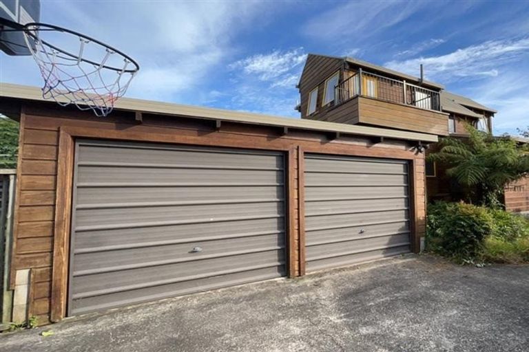 Photo of property in 9 Marina View Drive, West Harbour, Auckland, 0618