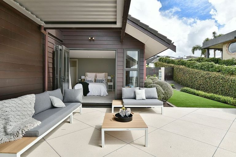 Photo of property in 37 Grovenor Drive, Orewa, 0931