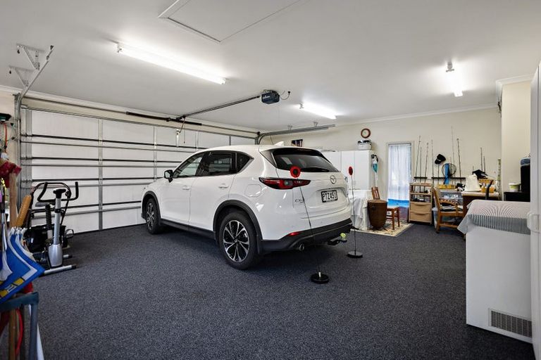 Photo of property in 1 Ringwood Place, Whitianga, 3510