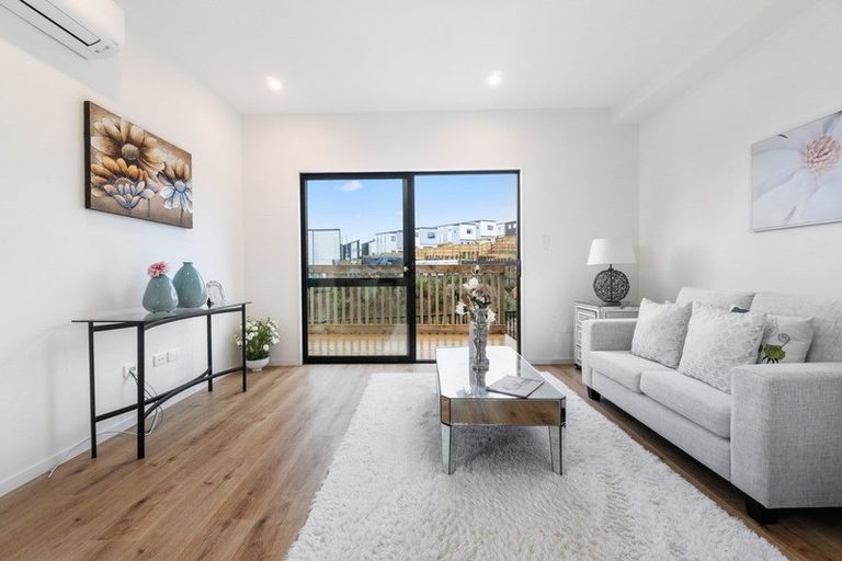 Photo of property in 33b Crestview Rise, Papakura, 2110