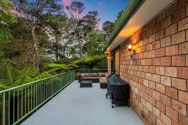 Photo of property in 12 Greenwoods Close, Titirangi, Auckland, 0604