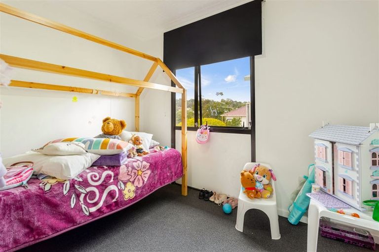 Photo of property in 3 Maywood Crescent, Glen Eden, Auckland, 0602