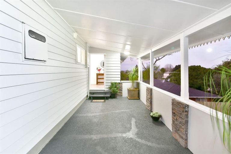 Photo of property in 76 Chivalry Road, Glenfield, Auckland, 0629