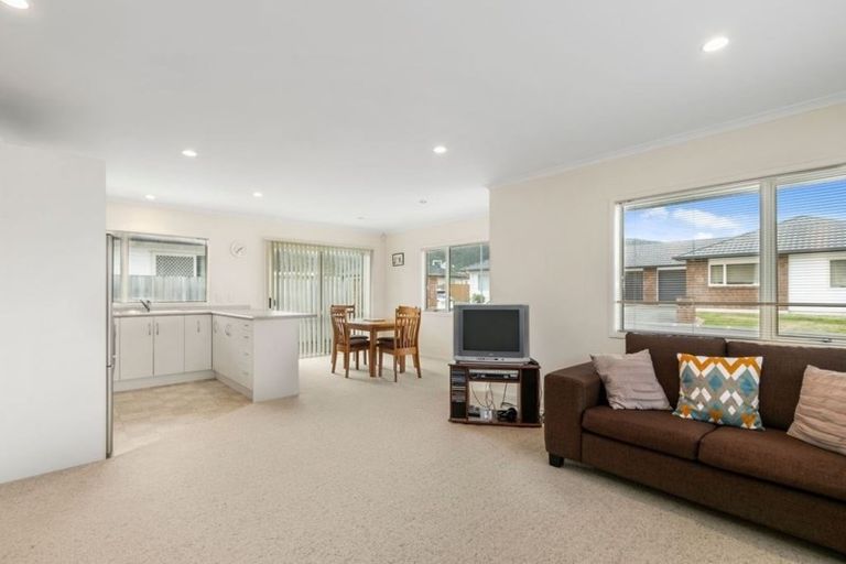 Photo of property in 11 Woodland Mews, Wainuiomata, Lower Hutt, 5014