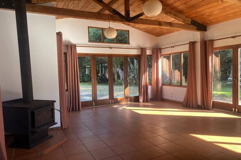 Photo of property in 175 Marine Parade North, Piha, New Lynn, 0772