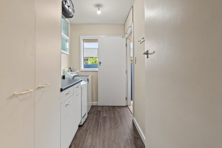 Photo of property in 43 Daniels Road, Redwood, Christchurch, 8051