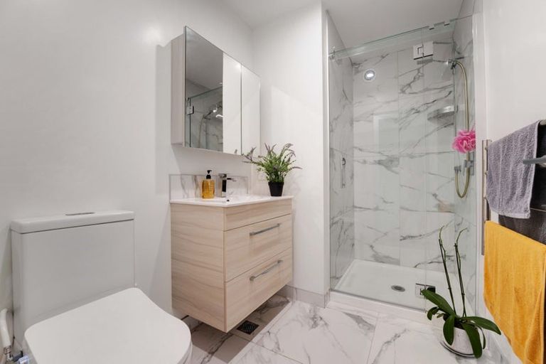 Photo of property in 3/2 Jadewynn Drive, Massey, Auckland, 0614