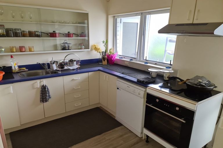 Photo of property in 2/13 Teviot Place, Totara Vale, Auckland, 0629