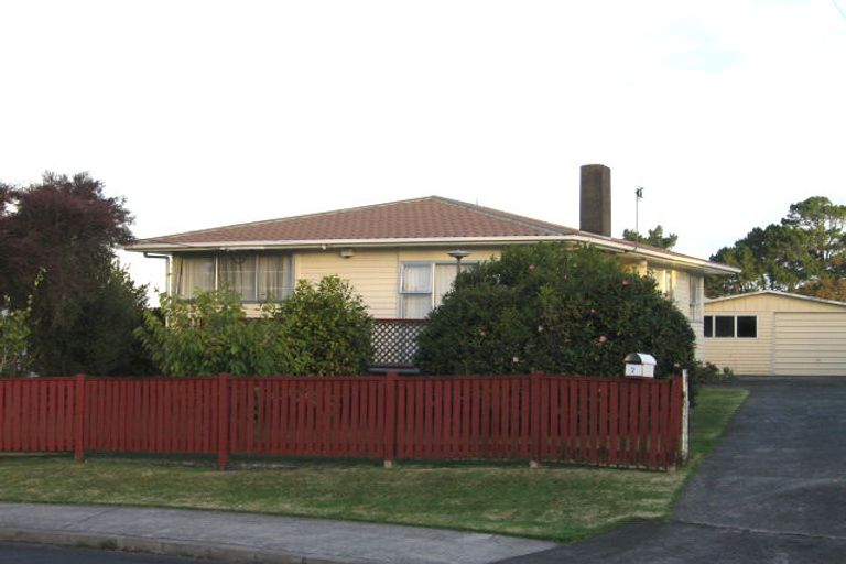 Photo of property in 7 Devon Street, Te Atatu South, Auckland, 0610