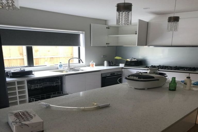 Photo of property in 98 Cardiff Road, Pakuranga, Auckland, 2010