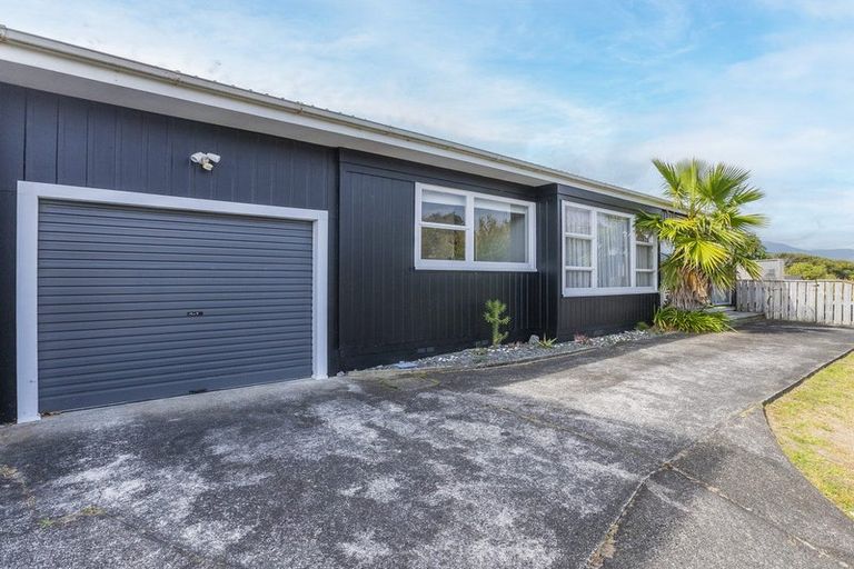Photo of property in 29 Titoki Road, Waikanae Beach, Waikanae, 5036