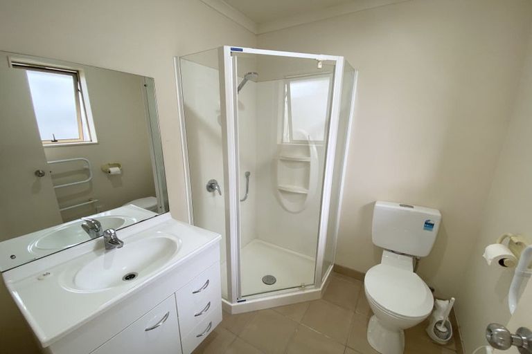 Photo of property in 37 Nimstedt Avenue, Oteha, Auckland, 0632