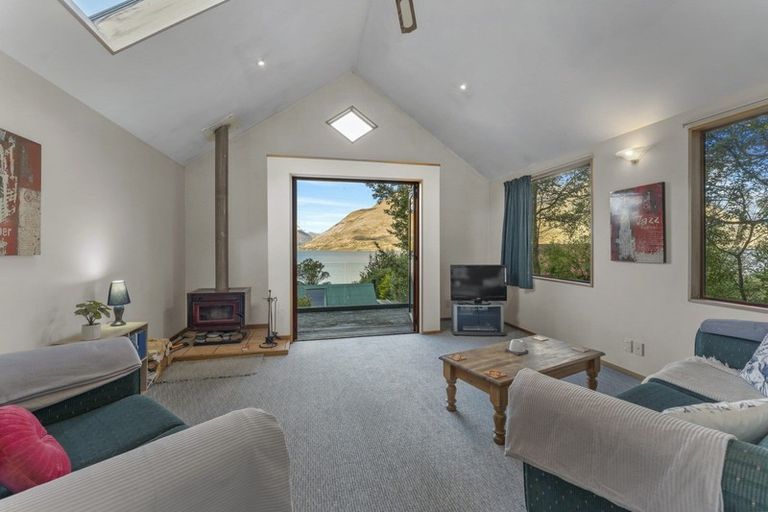 Photo of property in 22a Evergreen Place, Sunshine Bay, Queenstown, 9300