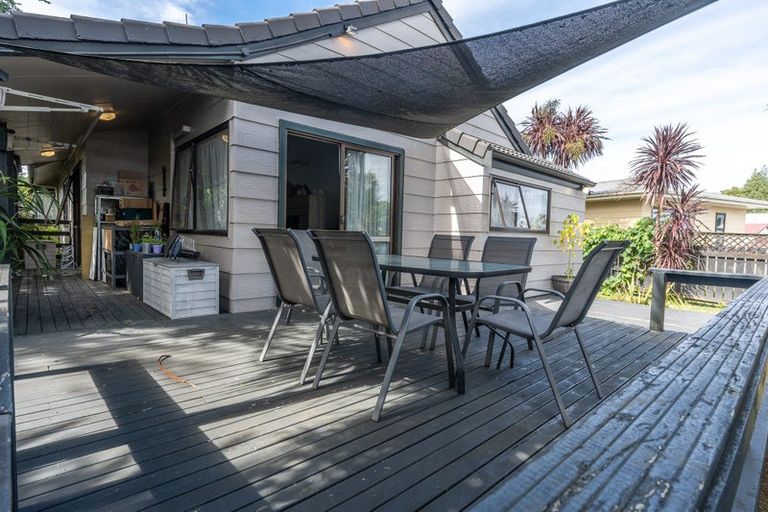 Photo of property in 17 Kentucky Crescent, Nawton, Hamilton, 3200