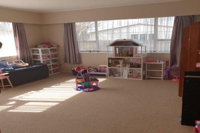 Photo of property in 20 Norfolk Rise, Waiuku, 2123