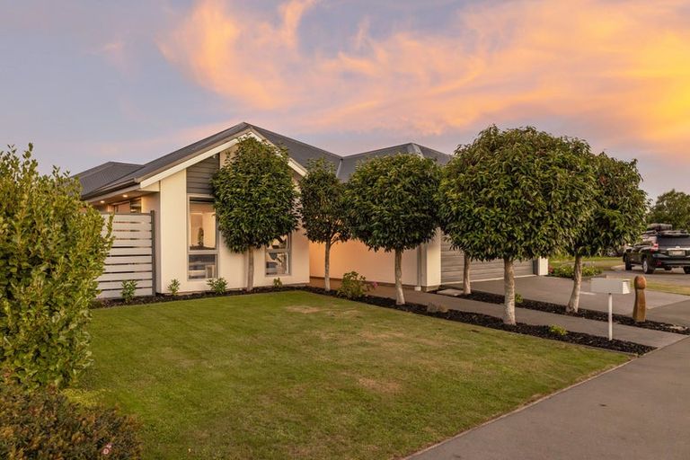 Photo of property in 11 Whitau Place, Marshland, Christchurch, 8083