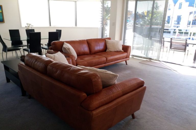 Photo of property in 1a/175 Hurstmere Road, Takapuna, Auckland, 0622