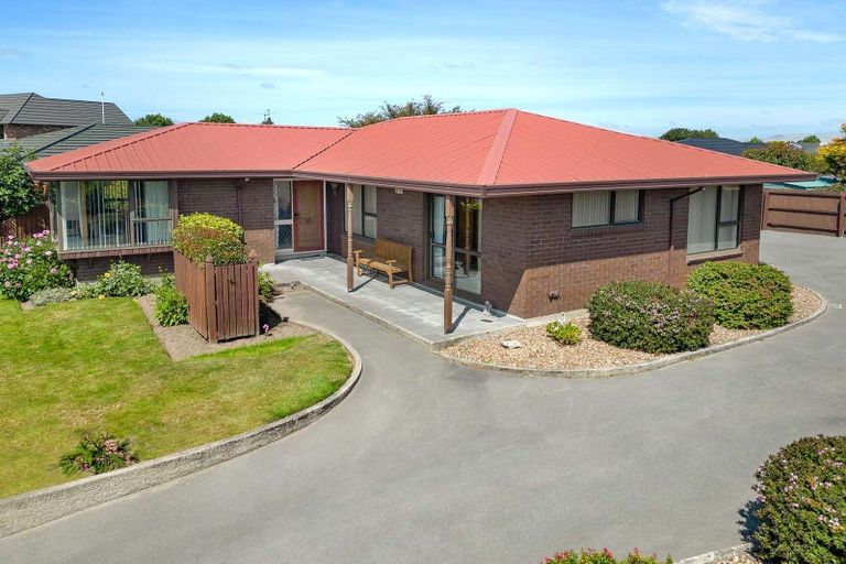 Photo of property in 8 Lowry Avenue, Redwood, Christchurch, 8051