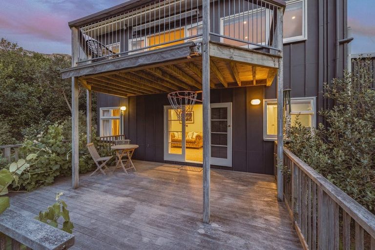 Photo of property in 17 Brenchley Road, Lyttelton, 8082