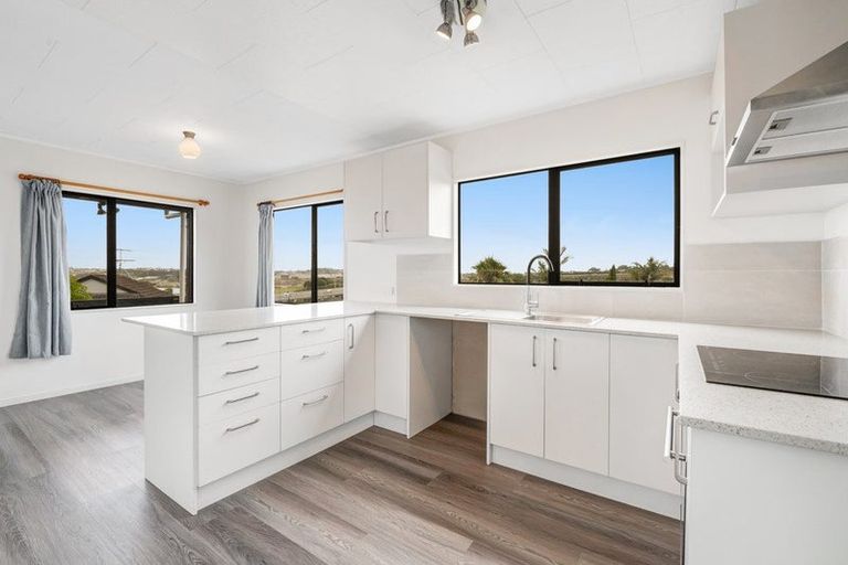 Photo of property in 1/25 Jumento Place, Unsworth Heights, Auckland, 0632