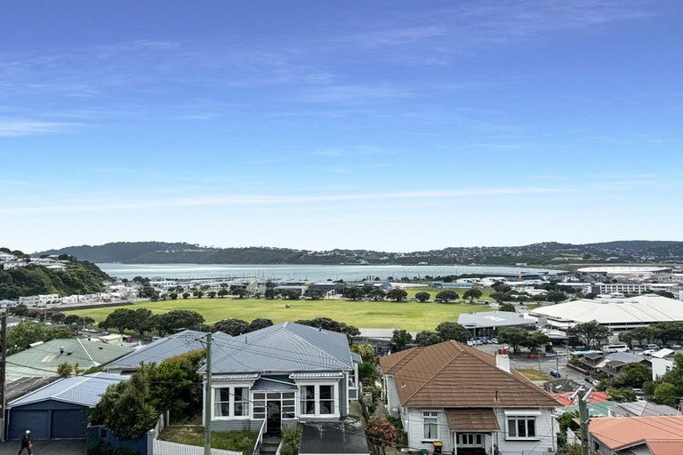 Photo of property in 6 Crawford Road, Kilbirnie, Wellington, 6022