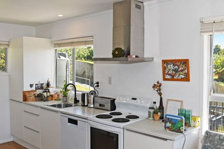 Photo of property in 44 Hauraki Road, Leigh, Warkworth, 0985