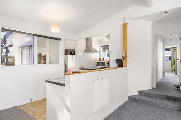 Photo of property in 105 Awanui Street, Merrilands, New Plymouth, 4312