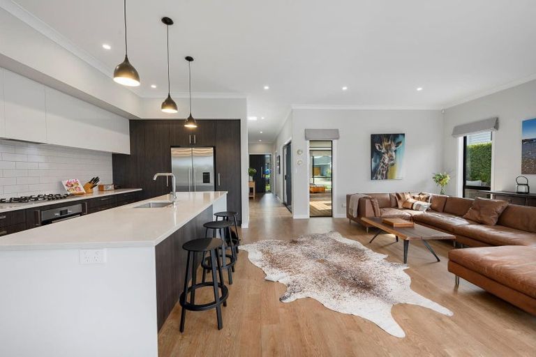 Photo of property in 33 Pohutukawa Parade, Riverhead, 0820