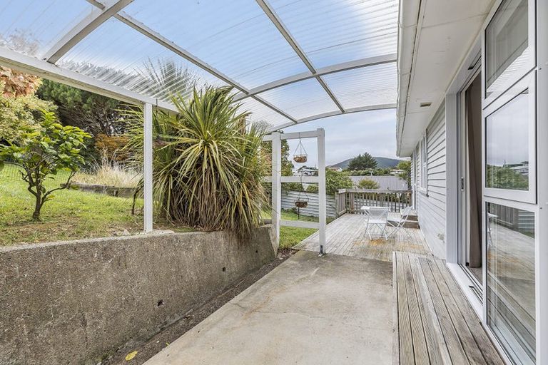 Photo of property in 11 Wakefield Terrace, Tawa, Wellington, 5028