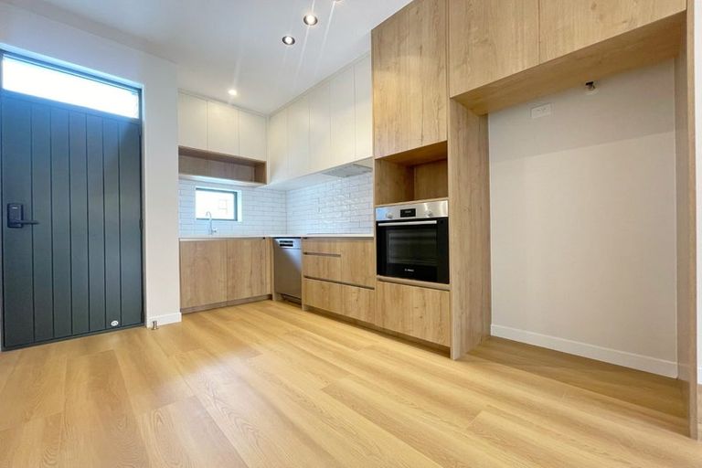 Photo of property in 23 Kuaha Road, Massey, Auckland, 0614