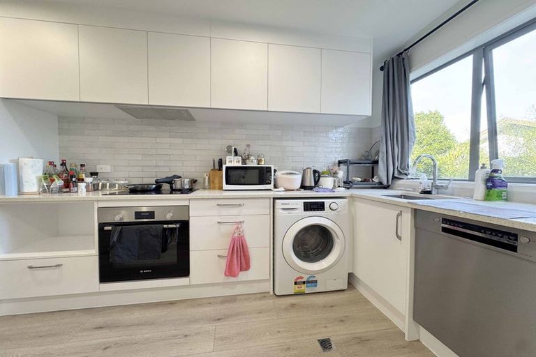 Photo of property in 6c Buisson Glade, West Harbour, Auckland, 0618