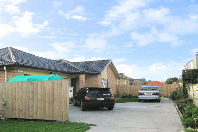 Photo of property in 13 Woodbank Drive, Glen Eden, Auckland, 0602