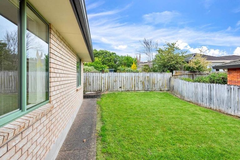 Photo of property in 12 Parkcrest Drive, Henderson, Auckland, 0612
