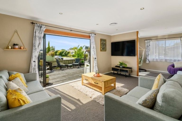 Photo of property in 28 Tennyson Drive, Owhata, Rotorua, 3010