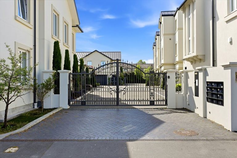 Photo of property in 12 John Britten Lane, Riccarton, Christchurch, 8011