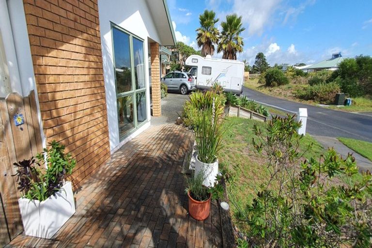Photo of property in 130 Bream Bay Drive, Ruakaka, 0116