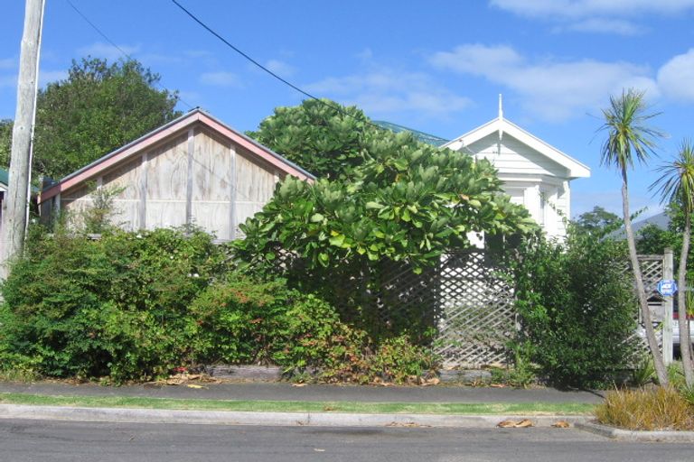 Photo of property in 1 Everest Street, Devonport, Auckland, 0624