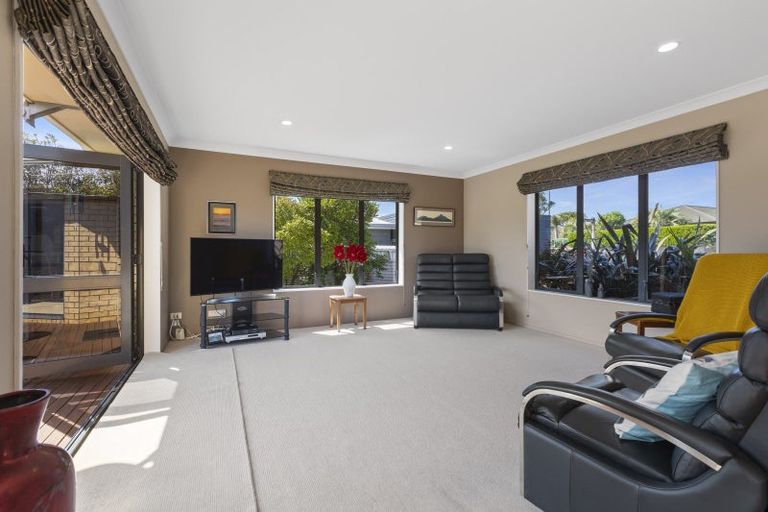 Photo of property in 59 Karamea Street, Whalers Gate, New Plymouth, 4310