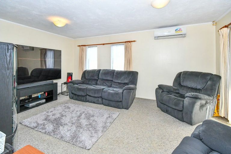 Photo of property in 3 Leven Lane, Totara Heights, Auckland, 2105