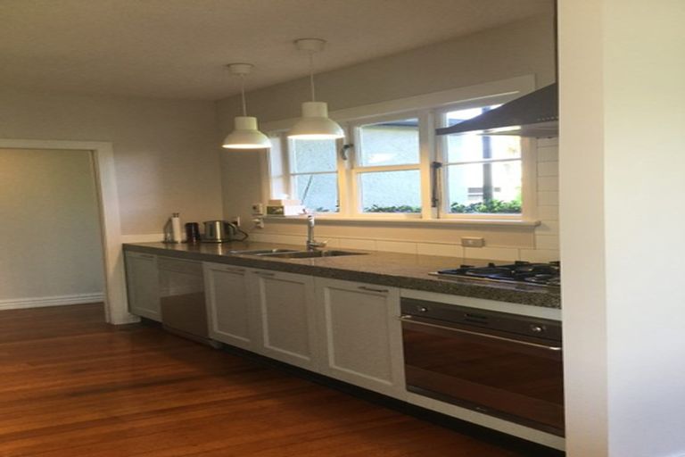 Photo of property in 35 Garreg Road, Fendalton, Christchurch, 8052