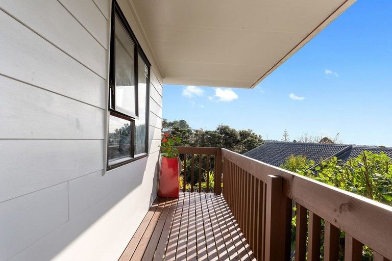Photo of property in 1/13 Exeter Place, Unsworth Heights, Auckland, 0632