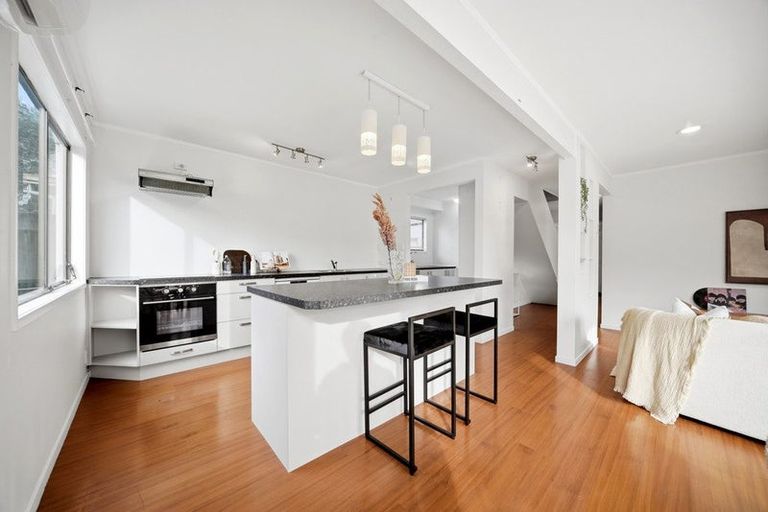 Photo of property in 2/327 Bucklands Beach Road, Bucklands Beach, Auckland, 2012
