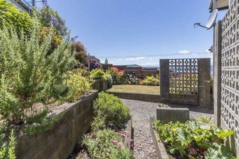 Photo of property in 5 Mataroa Avenue, Northland, Wellington, 6012