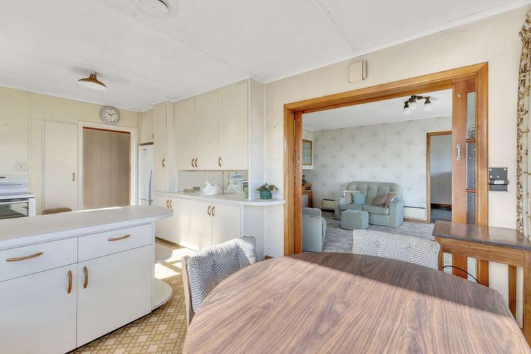 Photo of property in 27 South Road, Moturoa, New Plymouth, 4310