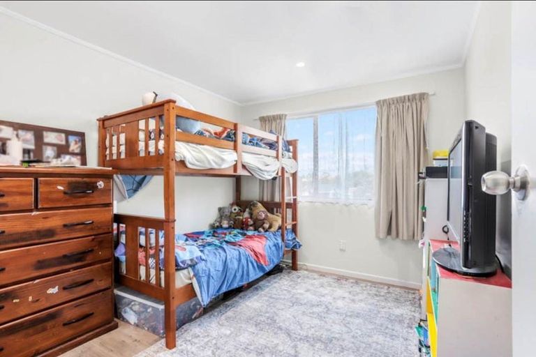 Photo of property in 31 Virgo Place, Glen Eden, Auckland, 0602